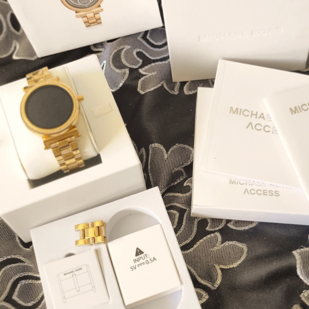 MK Michael Kors Smartwatch Gold Diamonds